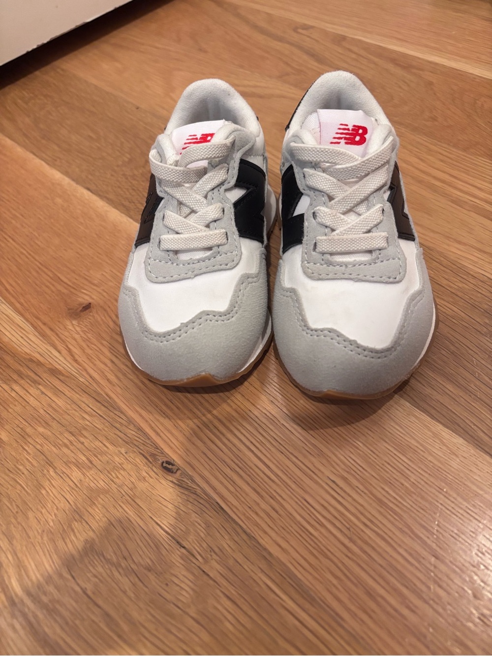 New Balance Kids White, Navy Blue & Gray Retro Sneakers. 6T.